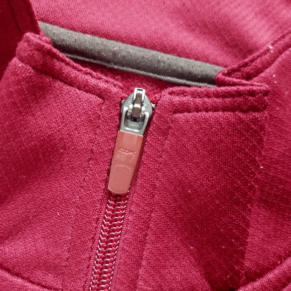 Modern Reebok Embroidered Heavy-Knit Half-Zip - Picture 6 of 7